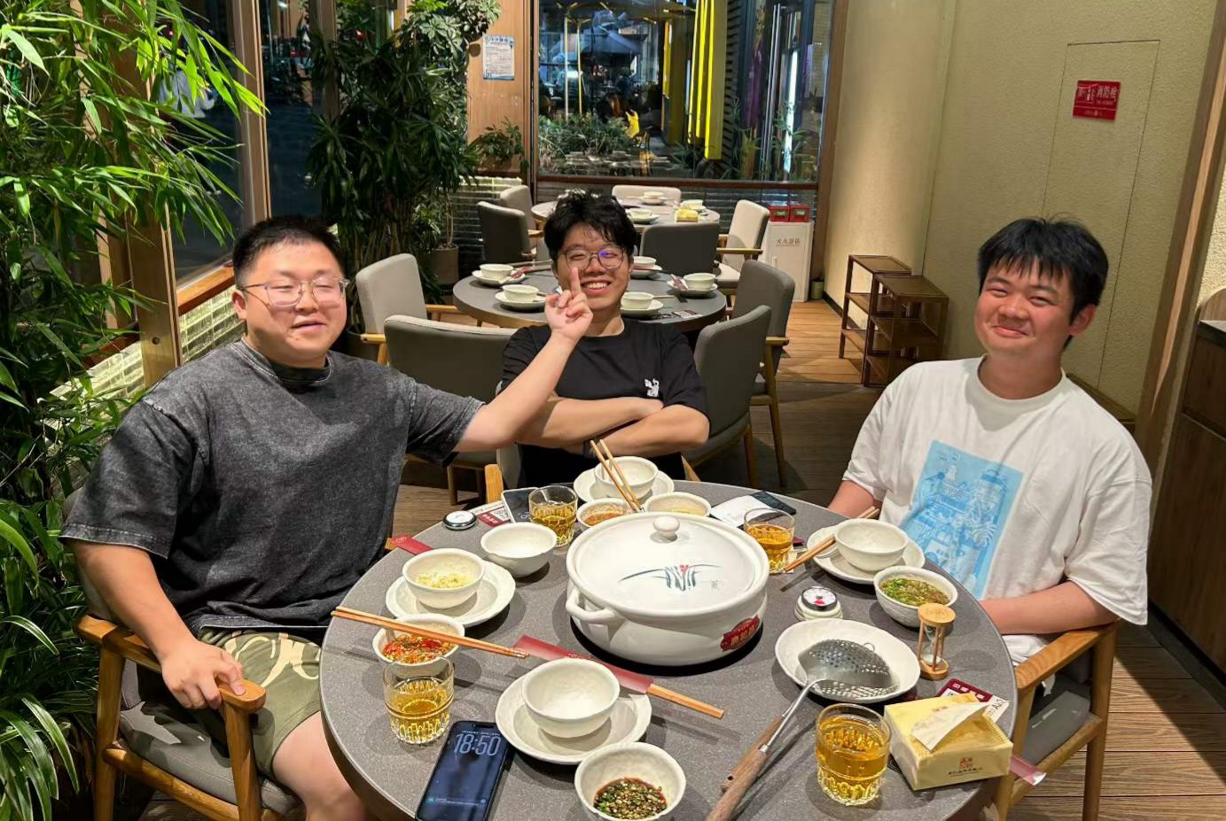 千里战队成员与校友交流